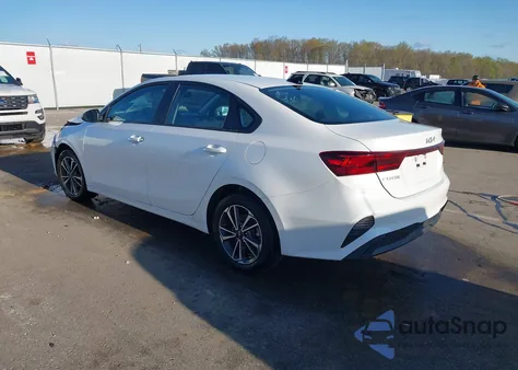 2023 Kia Forte Lxs z USA, uszkodzony, nr VIN 3KPF24AD5PE619448